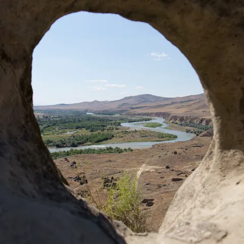 Vallée vue depuis une grotte troglodyte, Géorgie — Nicolas Marincic