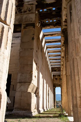 Colonnade du temple d’Héphaïstos, Athènes, Grèce — Nicolas Marincic