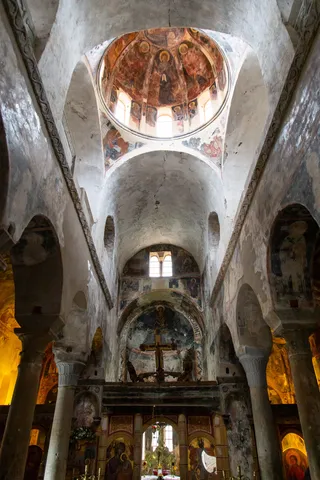 Nef et coupole peintes d’une basilique de Mystra, Grèce — Nicolas Marincic