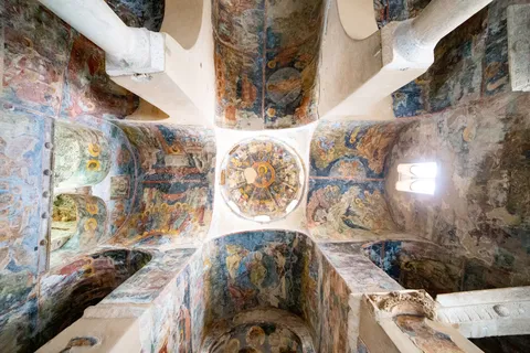 Fresques byzantines d’une voûte d’église, Grèce — Nicolas Marincic