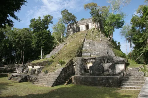 Maya temple with its upper shrine, Petén, Guatemala — Nicolas Marincic