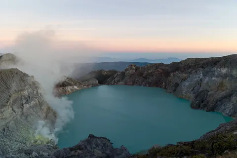 Sulphur cloud and acid lake at sunrise, Ijen, Indonesia — Nicolas Marincic