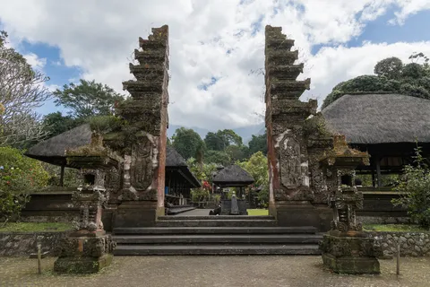 Porte fendue (candi bentar), Pura Luhur Batukaru, Indonésie — Nicolas Marincic