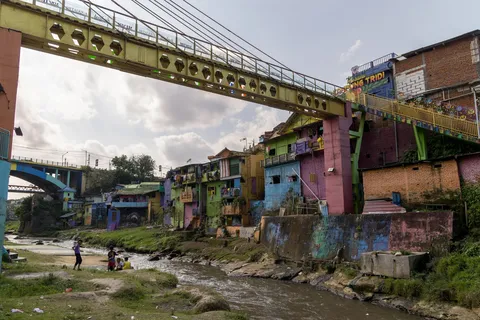 Kampung Warna-Warni de Jodipan à Malang, Indonésie — Nicolas Marincic