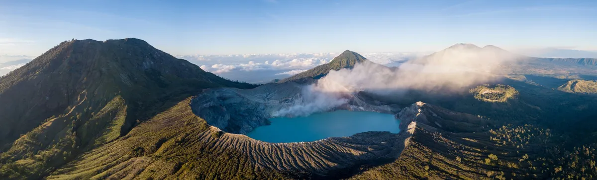 Crater and acid lake of Kawah Ijen, Indonesia — Nicolas Marincic