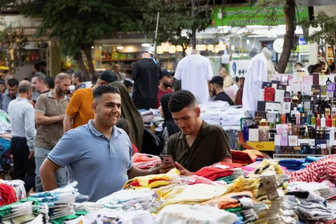 Textile sellers in the bazaar, Iraq (Kurdistan) — Nicolas Marincic