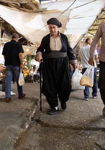 Man in Kurdish dress in the bazaar, Iraq (Kurdistan) — Nicolas Marincic