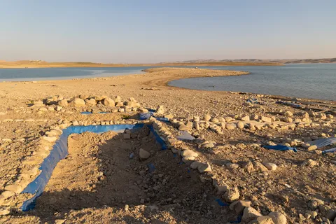 Dried-out shores of a lake, Iraq (Kurdistan) — Nicolas Marincic