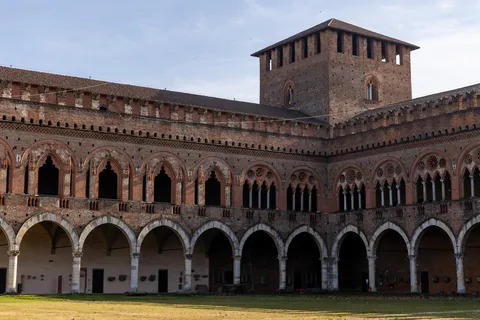 Arcades de la cour du château des Visconti, Pavie, Italie — Nicolas Marincic