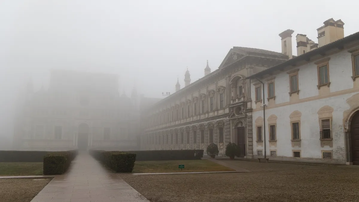 Chartreuse de Pavie dans le brouillard, Italie — Nicolas Marincic