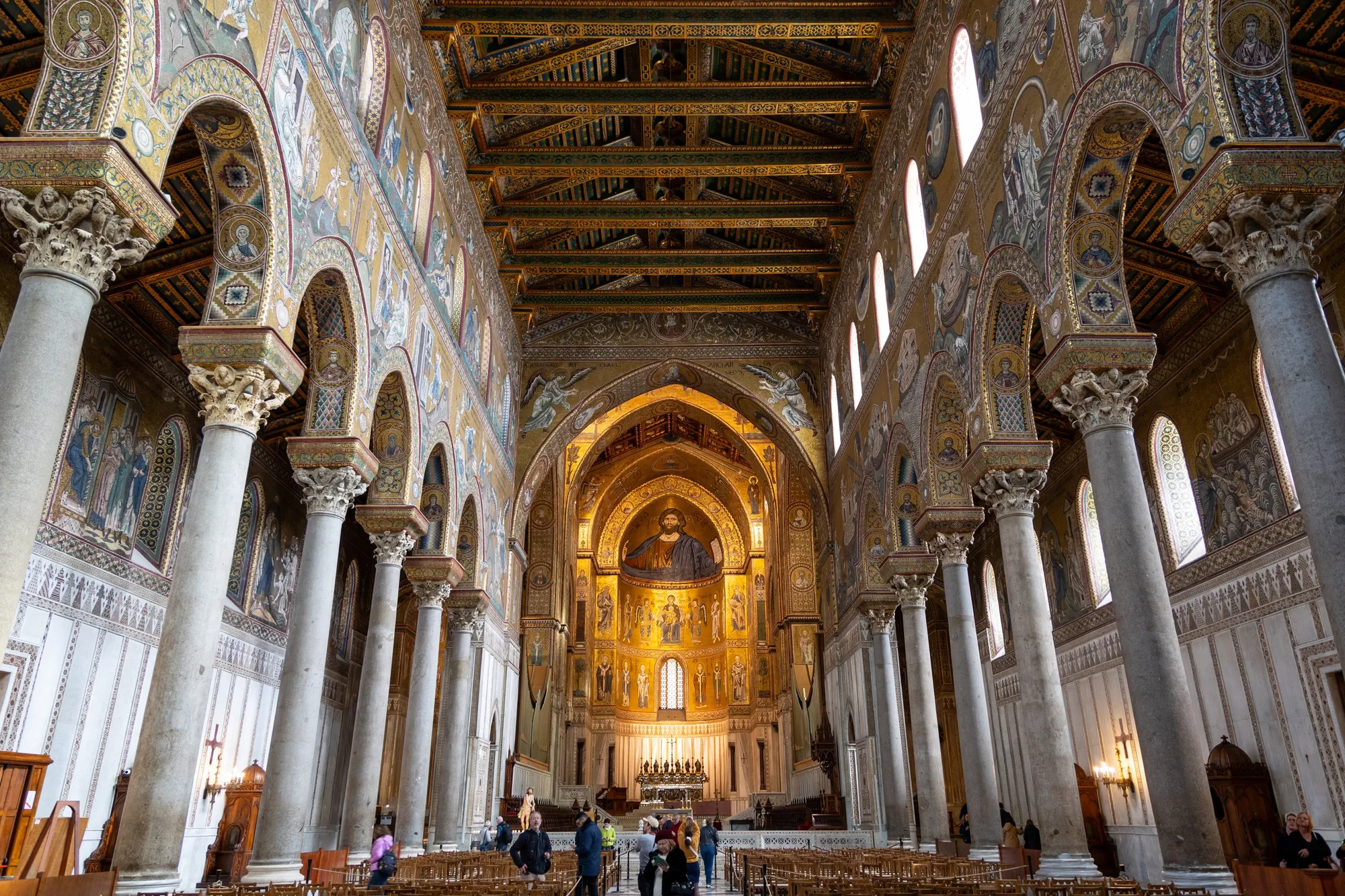 Nef aux mosaïques dorées de la cathédrale de Monreale, Italie — Nicolas Marincic