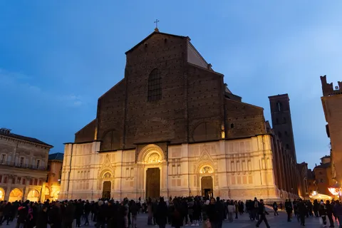Façade de San Petronio à l’heure bleue, Bologne, Italie — Nicolas Marincic