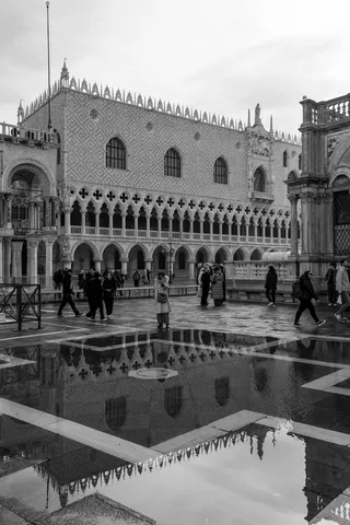 Palais des Doges reflété dans l’acqua alta, Venise, Italie — Nicolas Marincic