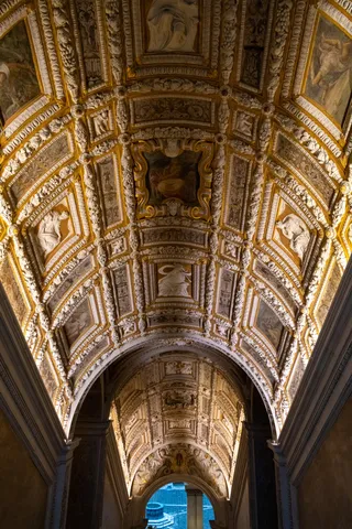 Voûte dorée de la Scala d’Oro, palais des Doges, Venise, Italie — Nicolas Marincic