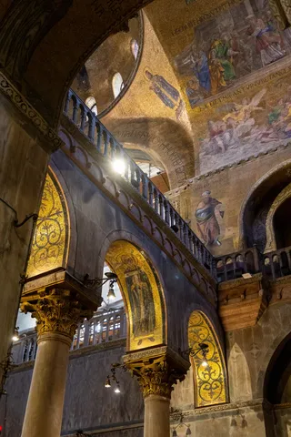 Mosaïques dorées de la basilique Saint-Marc, Italie — Nicolas Marincic