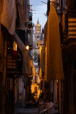 Ruelle de Palerme à la tombée de la nuit, Italie — Nicolas Marincic
