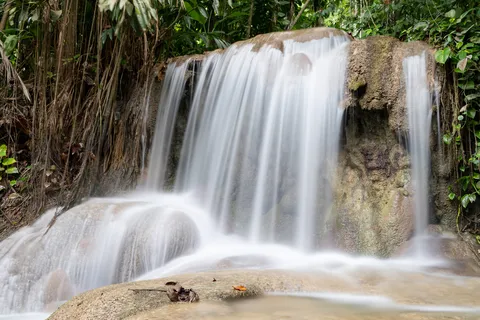 Jungle waterfall cascading into a pool, Jamaica — Nicolas Marincic