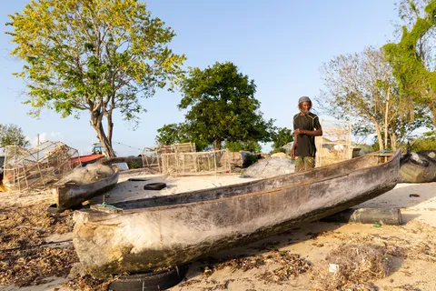 Dugout canoe ashore in a fishing village, Jamaica — Nicolas Marincic