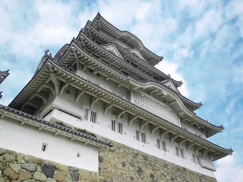 Donjon du château de Himeji en contre-plongée, Japon — Nicolas Marincic