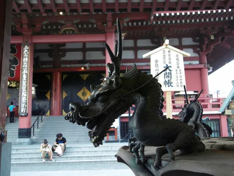Dragon de bronze du Sensō-ji, Asakusa, Japon — Nicolas Marincic