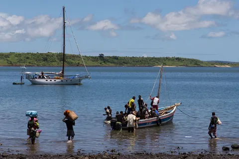 Unloading a schooner on the beach, Madagascar — Nicolas Marincic