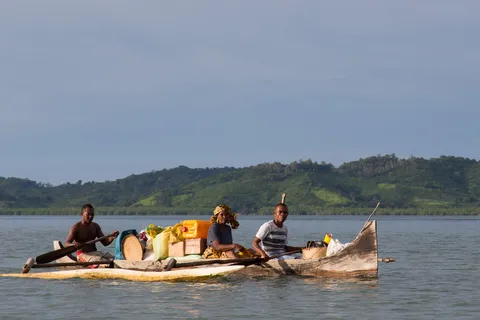 Dugout canoe laden with goods, Madagascar — Nicolas Marincic
