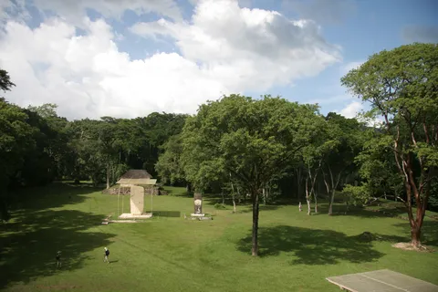 Stela on a great plaza in the forest, Mexico — Nicolas Marincic