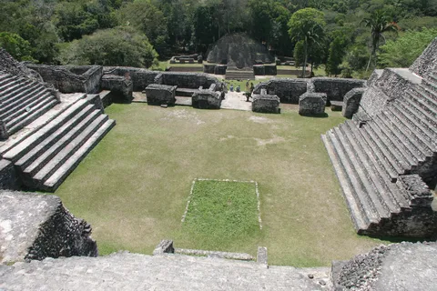 Maya plaza between two pyramids, Belize — Nicolas Marincic