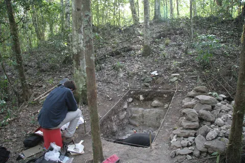 Archaeological dig in the forest, Guatemala — Nicolas Marincic