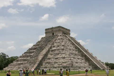 Le Castillo, pyramide de Kukulcán, Chichén Itzá, Mexique — Nicolas Marincic