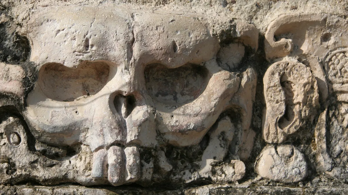 Crâne sculpté, Palenque, Mexique — Nicolas Marincic