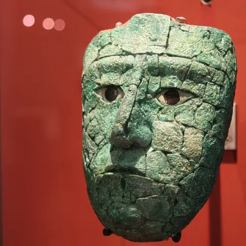 Masque funéraire en malachite, musée de Palenque, Mexique — Nicolas Marincic