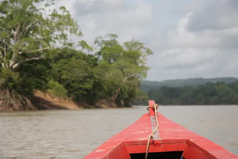 Lancha sur l’Usumacinta, en route vers Yaxchilán, Mexique — Nicolas Marincic