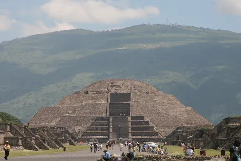 Pyramide de la Lune, Teotihuacán, Mexique — Nicolas Marincic