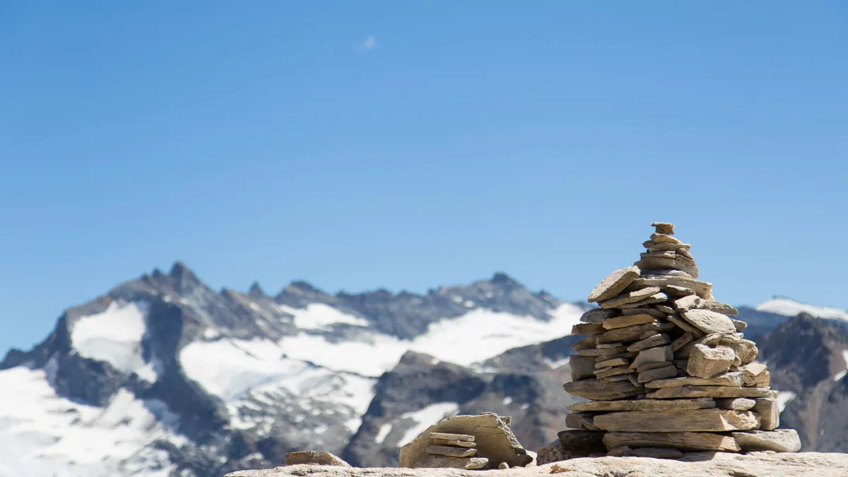 Cairn facing glaciated peaks — Nicolas Marincic