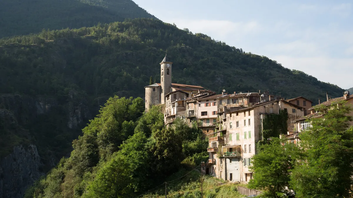 Village clinging to a wooded slope, France — Nicolas Marincic