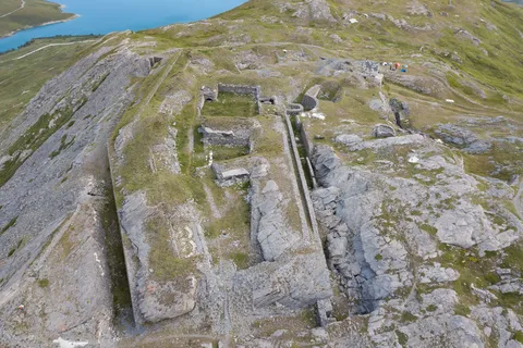 Ruined fort above Lac du Mont-Cenis, France — Nicolas Marincic