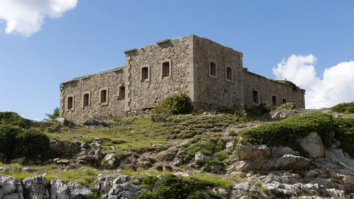 Abandoned stone barracks on a ridge — Nicolas Marincic