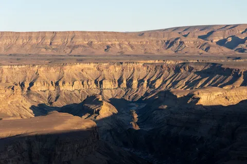 Ombre et lumière du matin sur le Fish River Canyon, Namibie — Nicolas Marincic