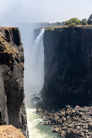 Spray column from Danger Point, Victoria Falls, Zimbabwe — Nicolas Marincic