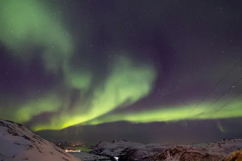 Aurore boréale au-dessus d’un fjord, Norvège — Nicolas Marincic