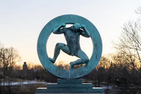 L’homme dans la roue, parc Vigeland, Norvège — Nicolas Marincic