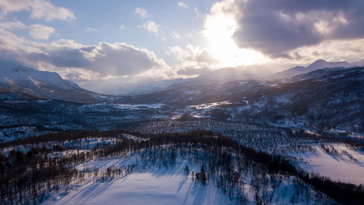 Vallée enneigée sous un ciel d’hiver, Norvège — Nicolas Marincic