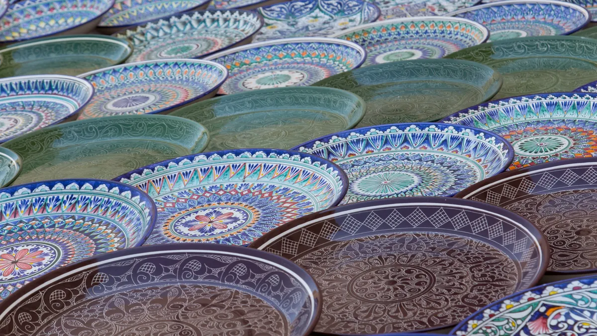 Assiettes en céramique peinte, Ouzbékistan — Nicolas Marincic
