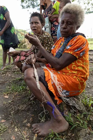 Women seated in the village, Papua — Nicolas Marincic