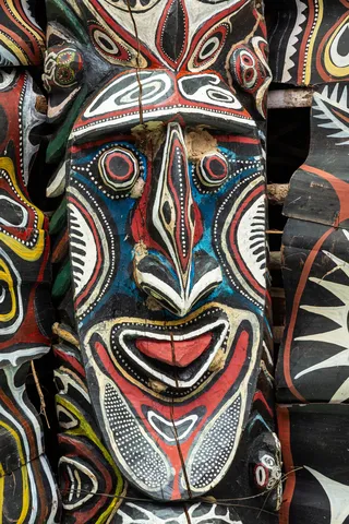 Spirit face painted on sago bark, haus tambaran, Papua — Nicolas Marincic
