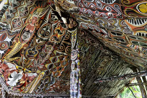 Plafond peint d’une haus tambaran, Papouasie — Nicolas Marincic