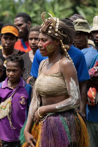 Young woman with clay-painted body, Papua — Nicolas Marincic