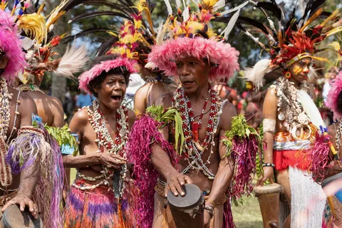 Women’s drumming group, Mount Hagen Show, Papua — Nicolas Marincic