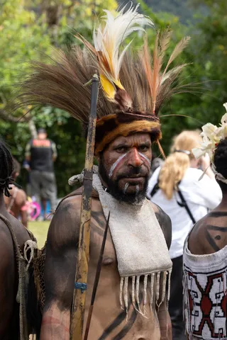 Warrior with bow and bird-of-paradise plumes, Mount Hagen Show, Papua — Nicolas Marincic